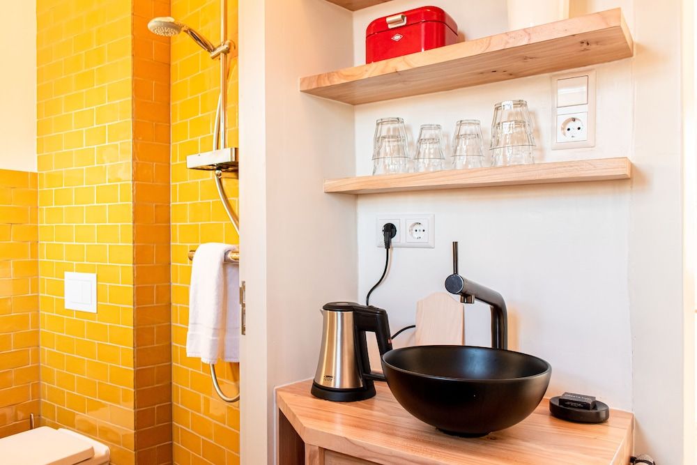 SWEETS - Willemsbrug Apartment, 1 Double Bed, Canal View 8