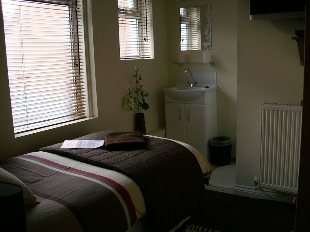 Single Room, Private Bathroom