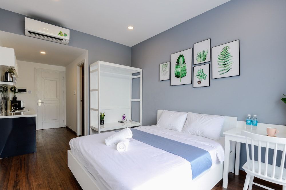 Deluxe Studio, 1 Queen Bed, Non Smoking, Balcony