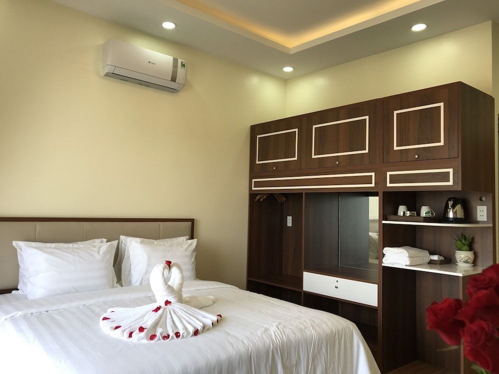 Luxury Room, 1 King Bed, Balcony, City View