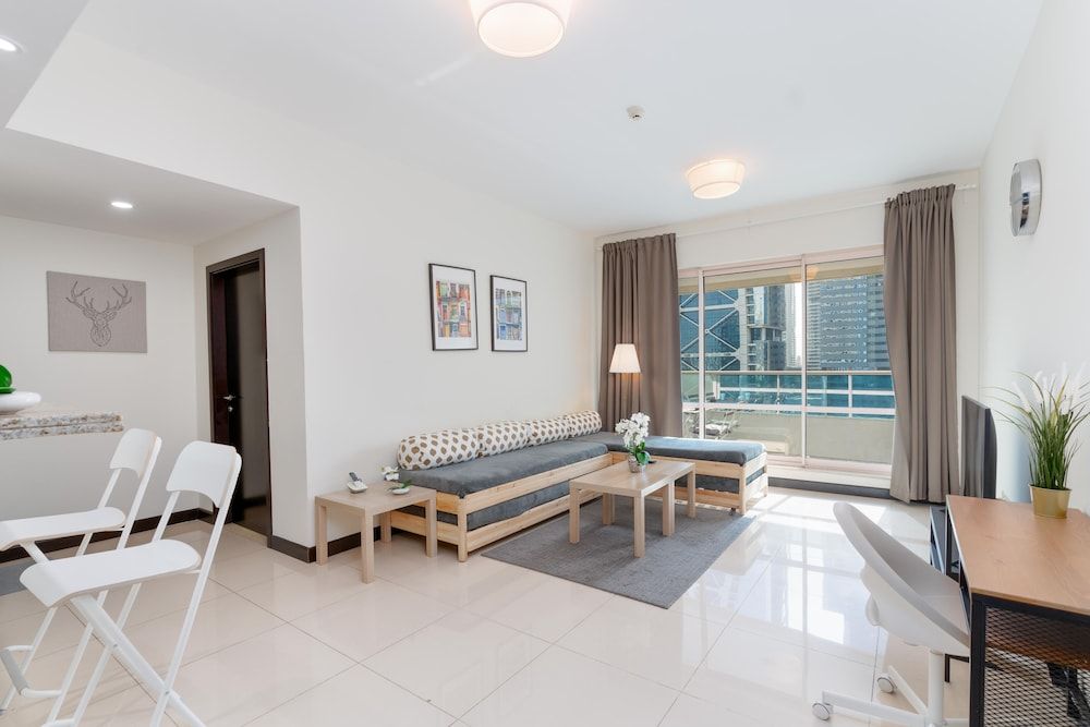 Whitesage - Gorgeous Apartment in JLT Near the Metro Station