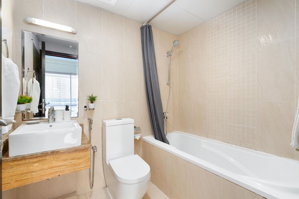 Whitesage - Gorgeous Apartment in JLT Near the Metro Station