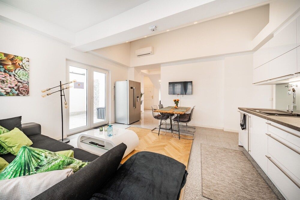 undefined Terrace Apartment near Danube 9