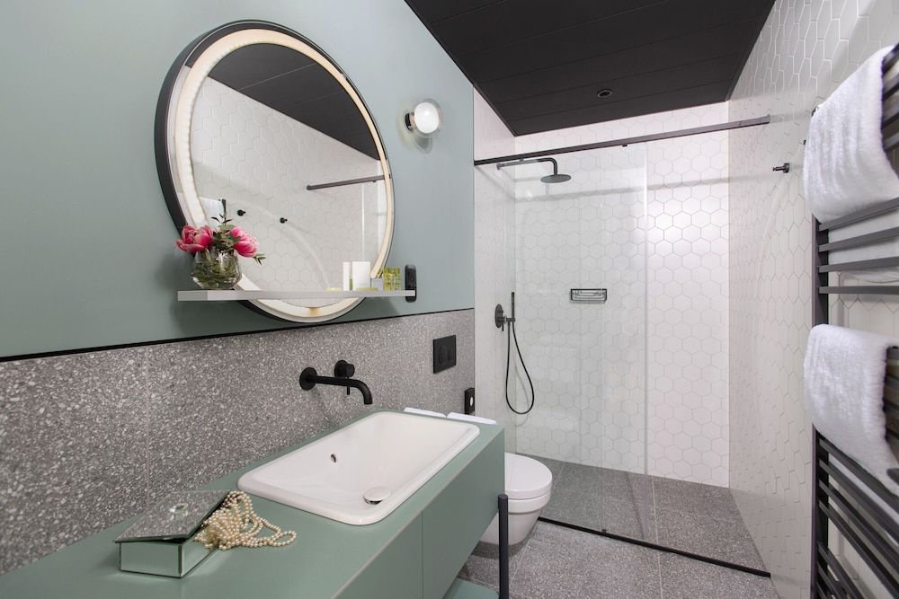 undefined Alice Hotel 9