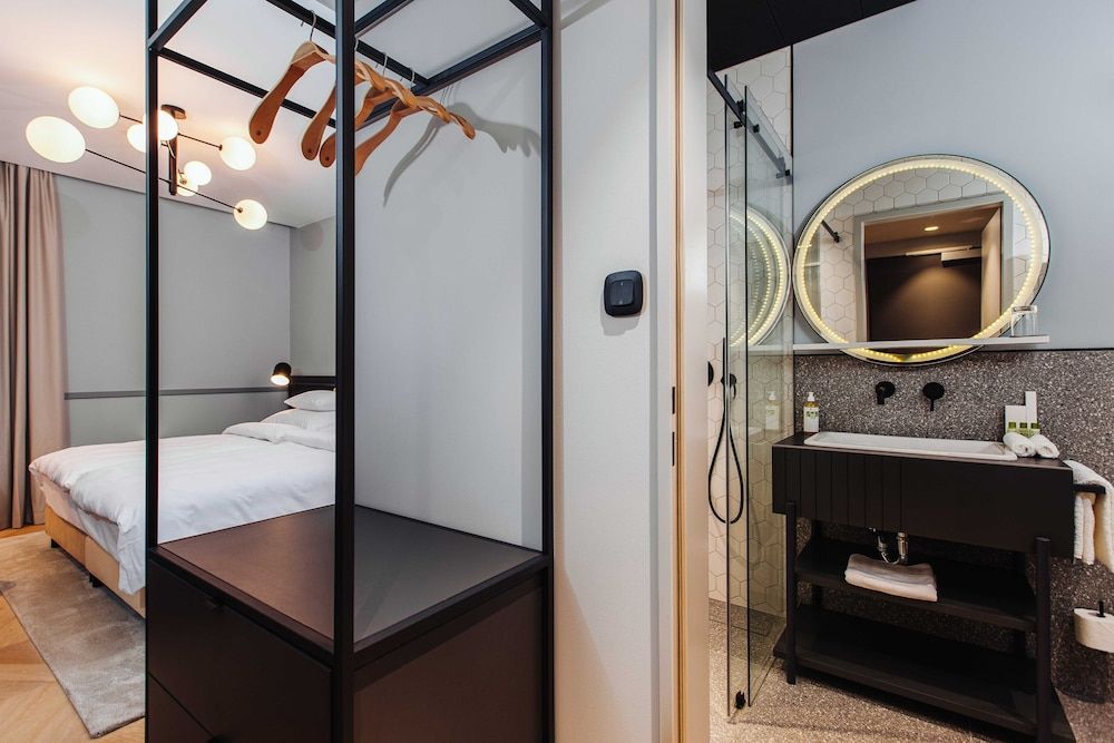 Alice Hotel Basement Double or Twin Room 6