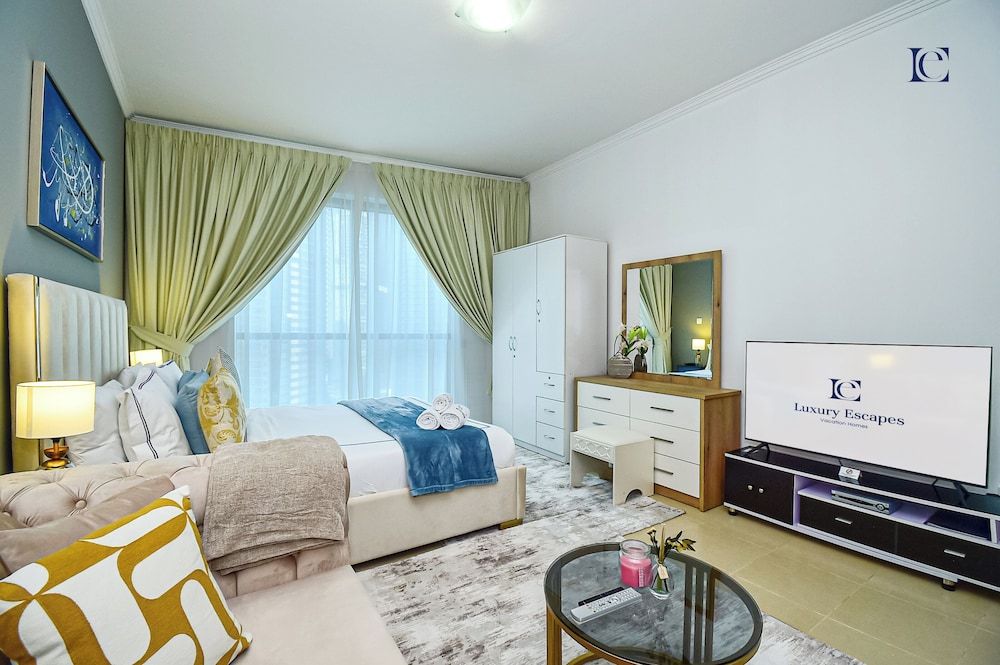 undefined Silver - Modern Studio with lake view