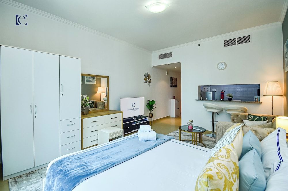 undefined Silver - Modern Studio with lake view 7