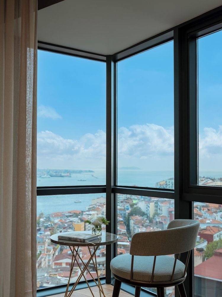 Prestige Suite, One Bedroom, Bosphorus View, King Bed (Club Millesime Access)