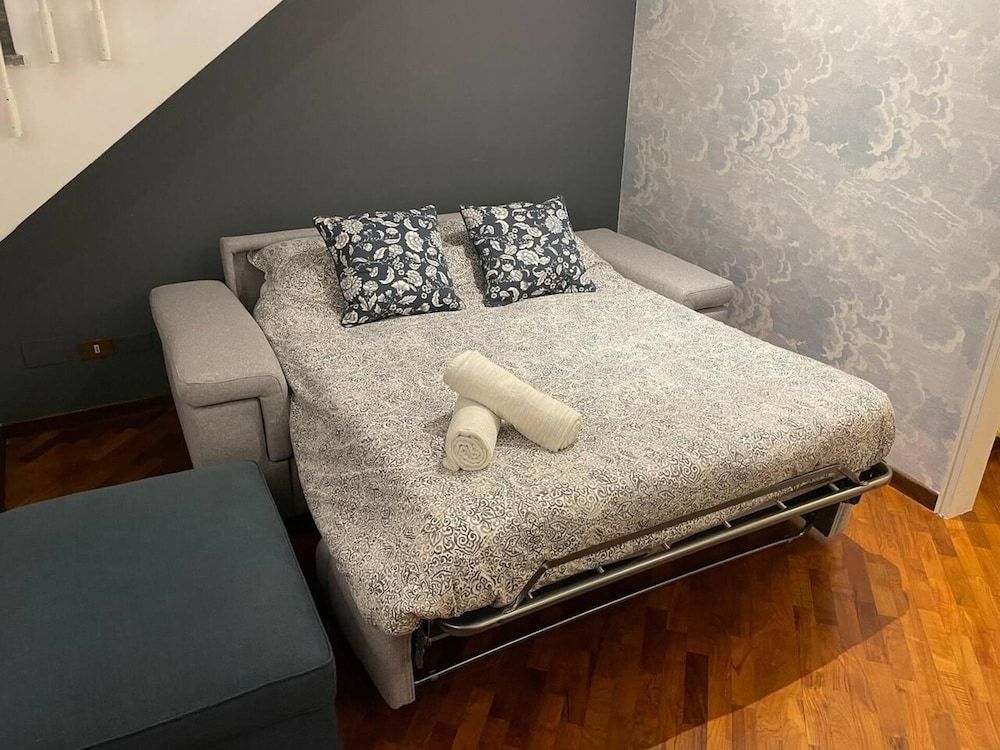 Design Villa With Parking, Navigli Area, Milan House 3