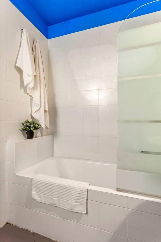 Design Villa With Parking, Navigli Area, Milan House 9