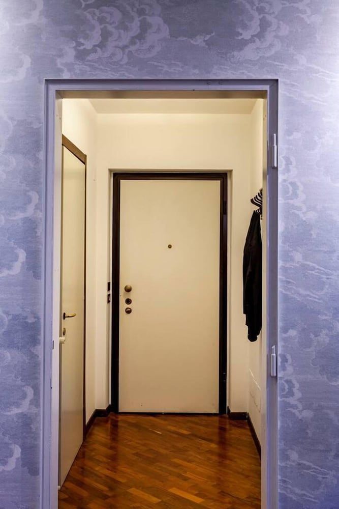 Design Villa With Parking, Navigli Area, Milan House 8