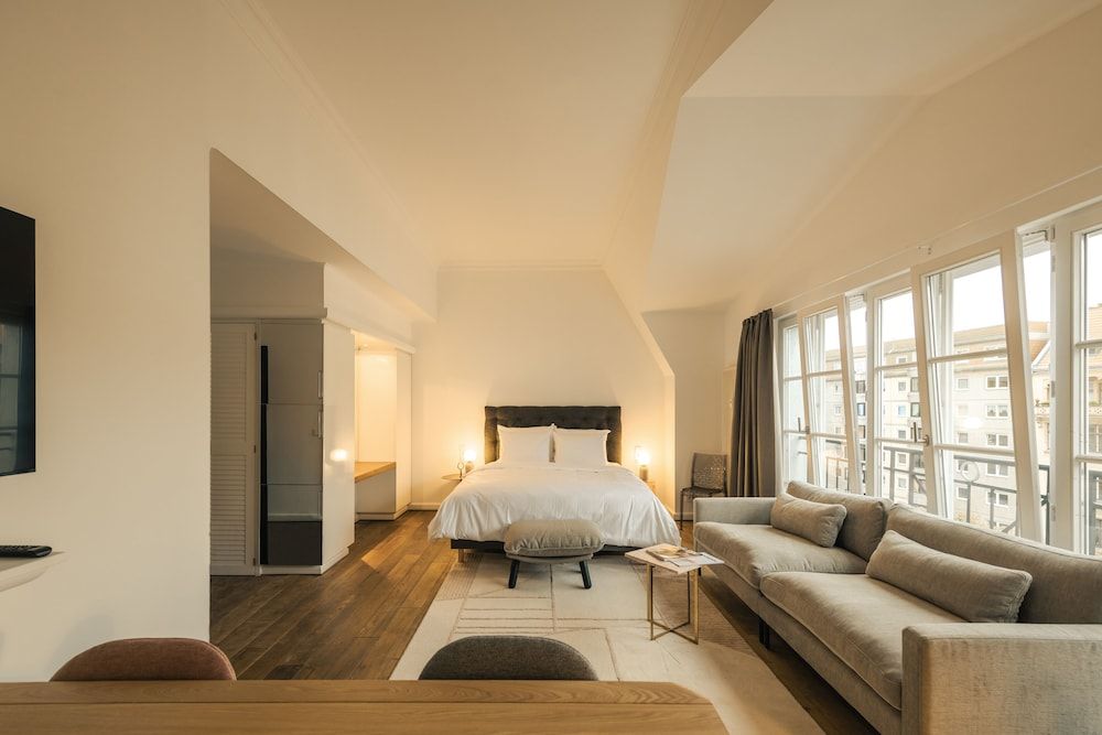 undefined Bob W Mitte 4