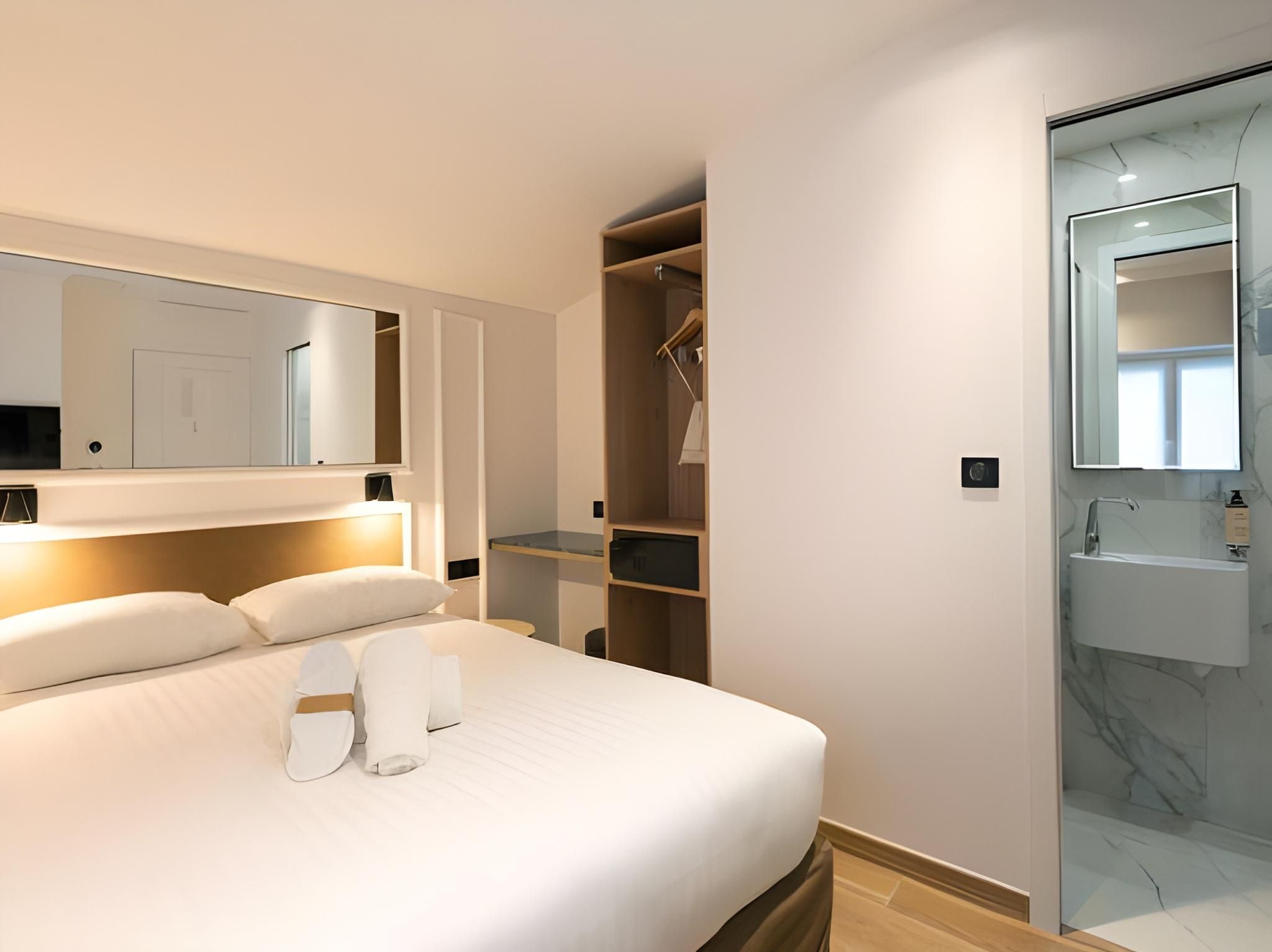 undefined Hotel au Coeur de Republique 4