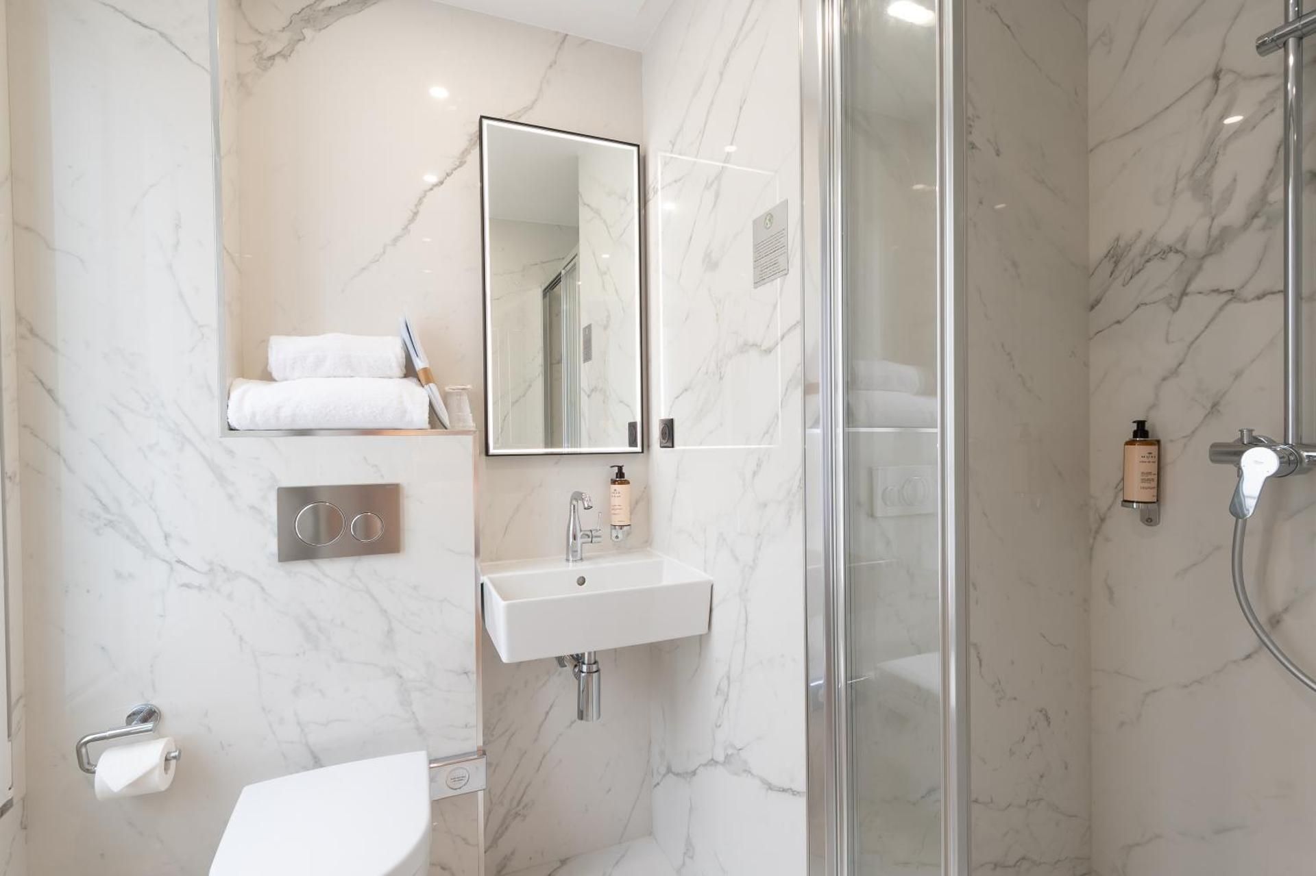 undefined Hotel au Coeur de Republique 5