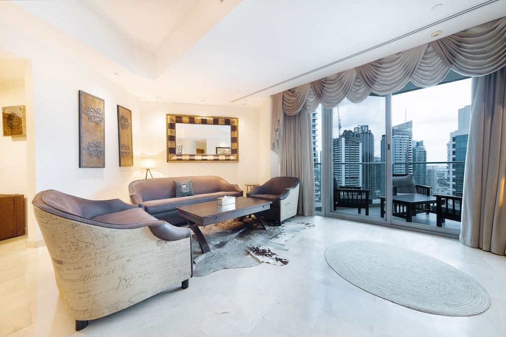 Maison Privee - Spacious Apt w/ Beach, Pool and Marina Access
