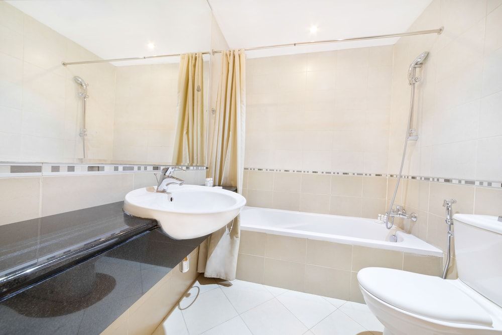 Maison Privee - Spacious Apt w/ Beach, Pool and Marina Access Deluxe Apartment, 3 Bedrooms 14