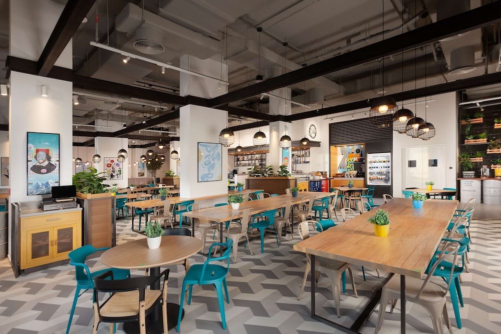 undefined Rove City Walk 7