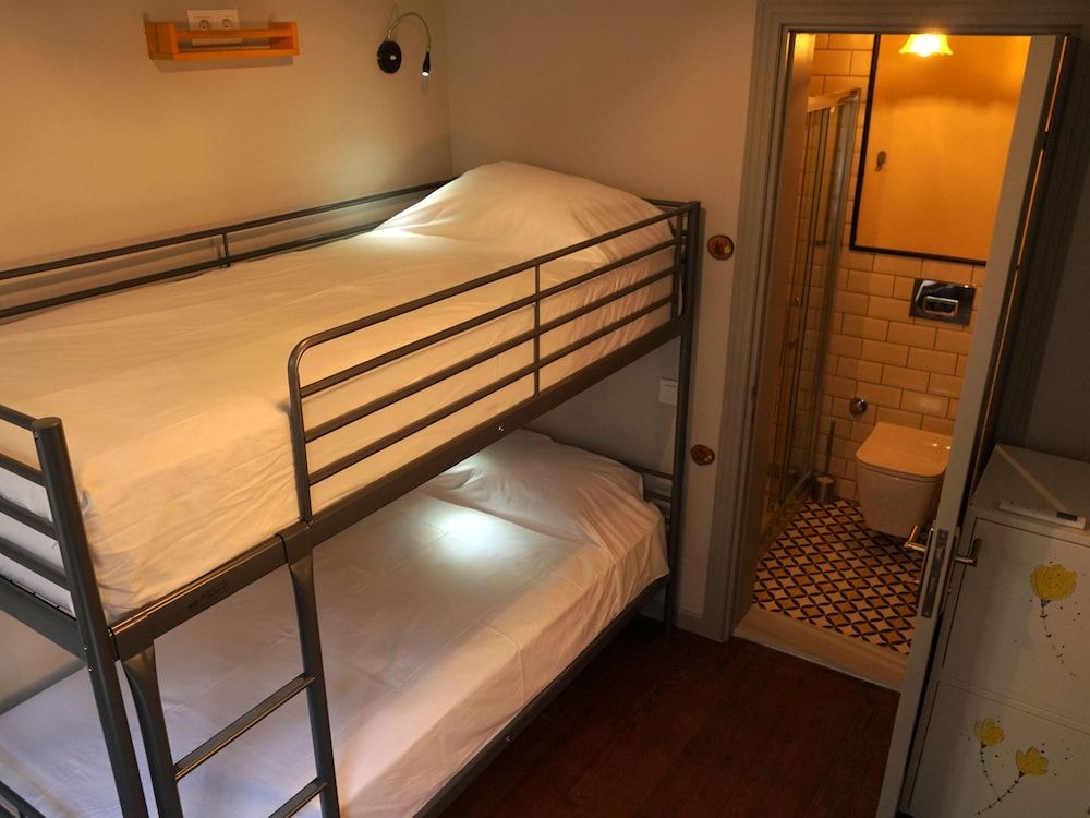 Tilas House No8 - Hostel Orange Lily Twin Room 2