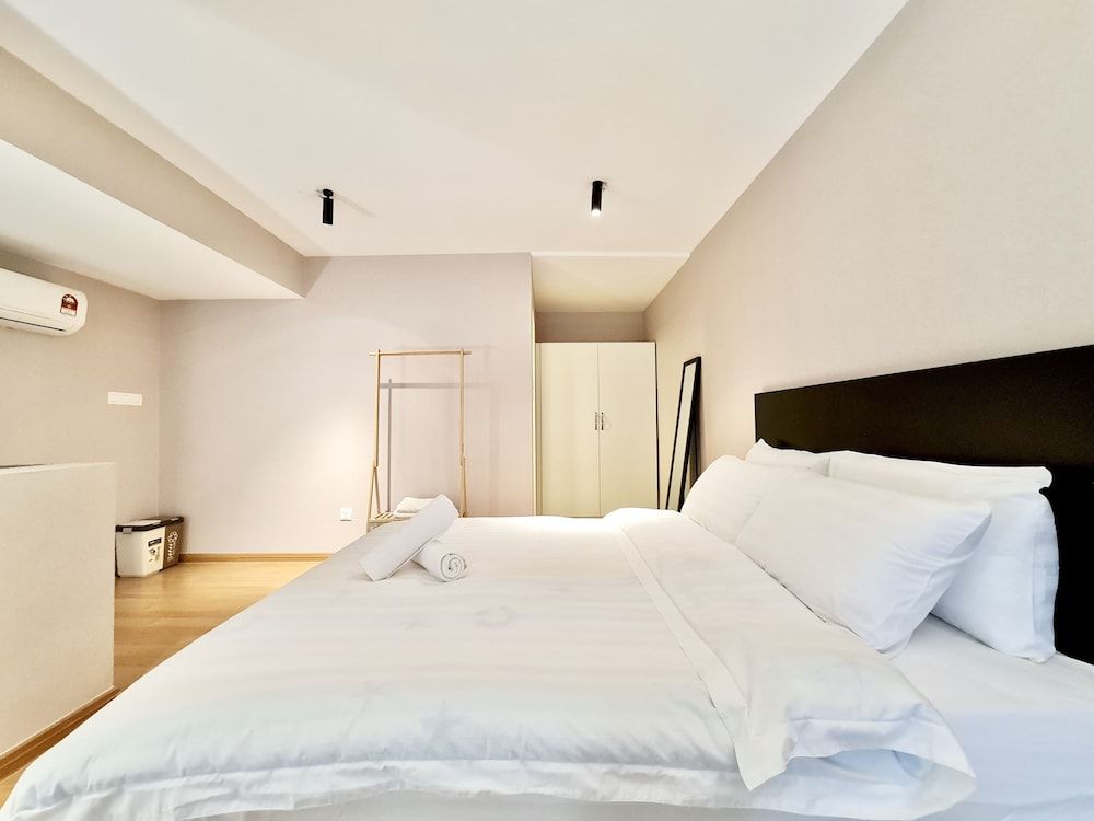 undefined Ekocheras Suite 10