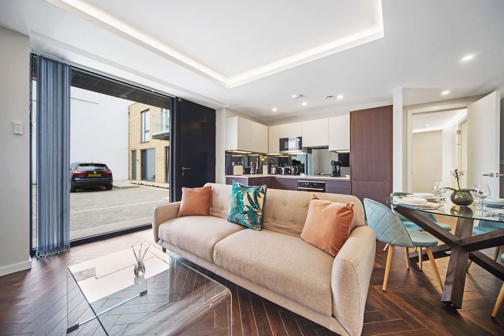 Fulham Broadway Luxury Apartment, Ensuite (2 bedroom property) 25