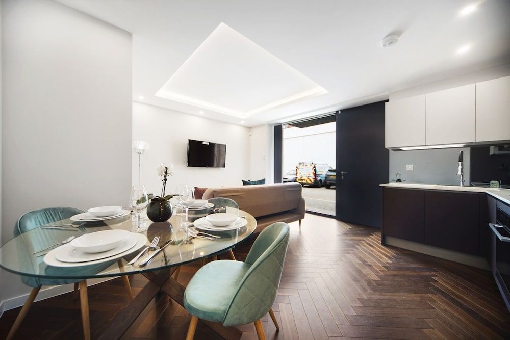 Fulham Broadway Luxury Apartment, Ensuite (2 bedroom property) 19