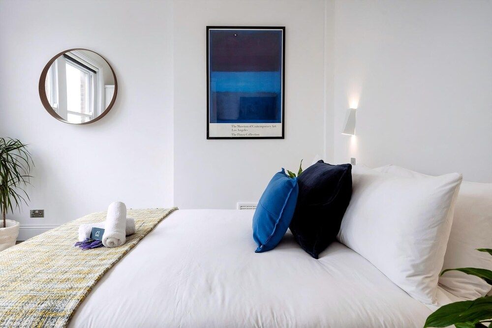 undefined ROB - Modern and Bright Highgate Gem 6