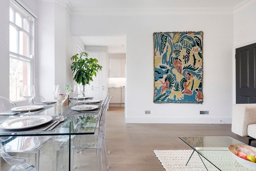 undefined ROB - Modern and Bright Highgate Gem 5