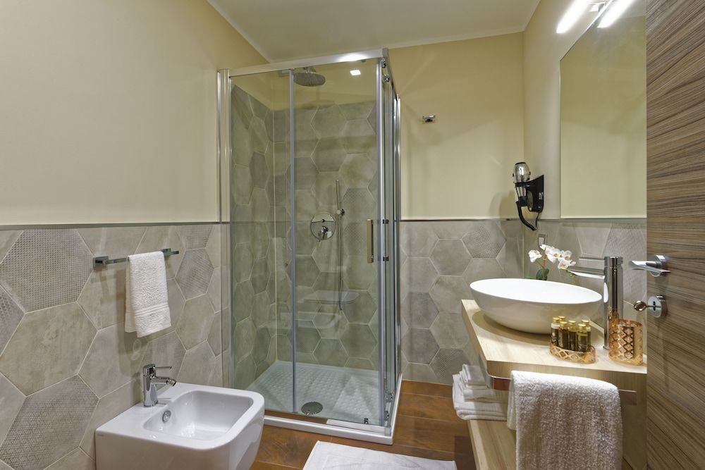 Red Ribbon Deluxe Double Room (CAMERA 5 RR) 4