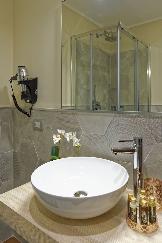 Red Ribbon Deluxe Double Room (CAMERA 5 RR) 5