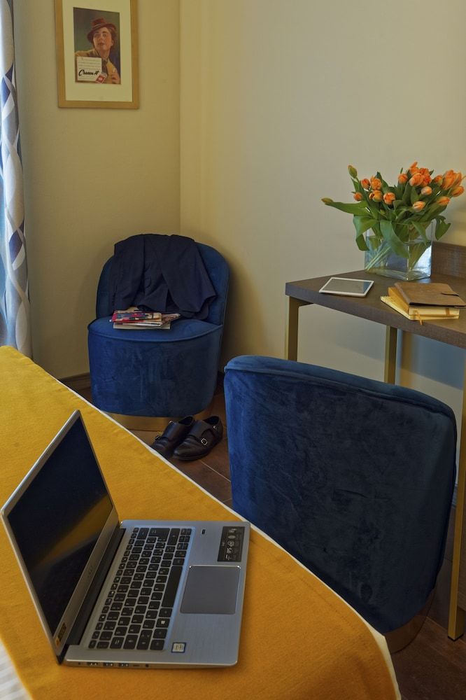 undefined Red Ribbon 10