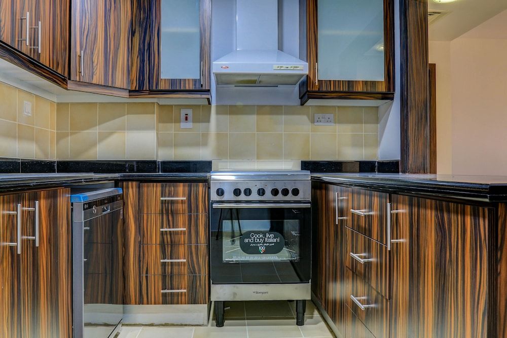 undefined R&H Shams 1 7