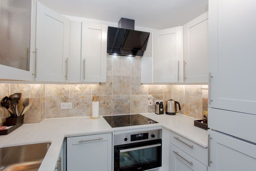 undefined Homely 2 Bedroom Apartment in Maida Vale 9