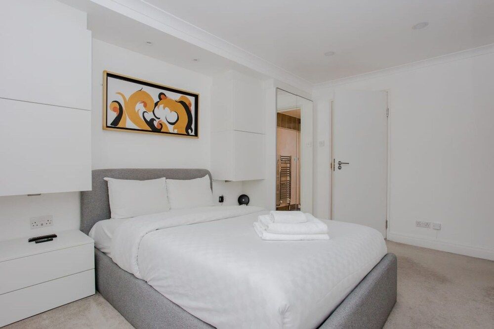 undefined Homely 2 Bedroom Apartment in Maida Vale 6