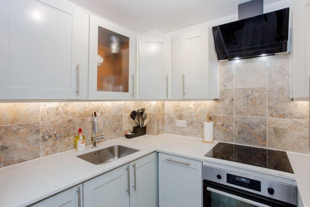 undefined Homely 2 Bedroom Apartment in Maida Vale 8