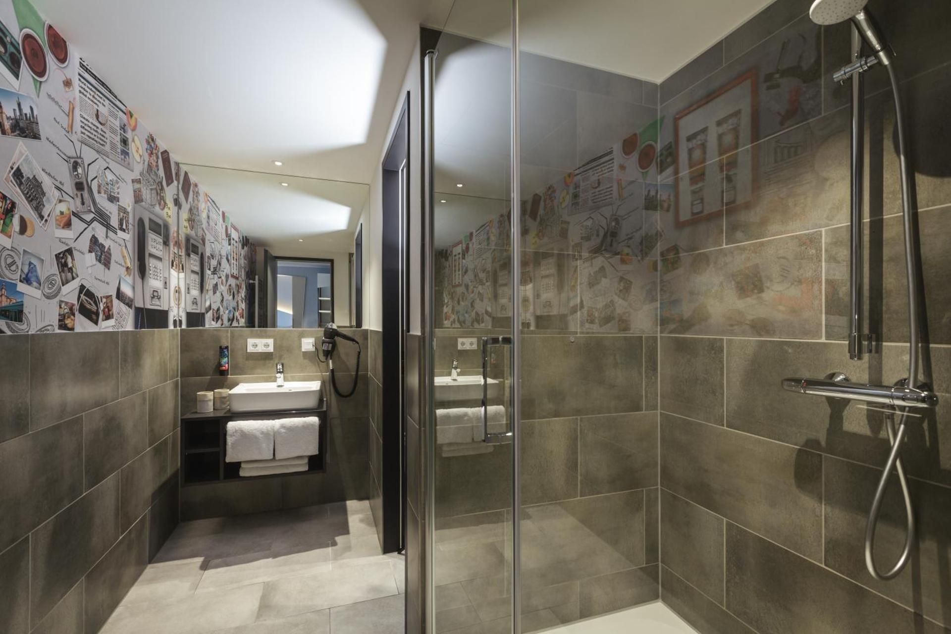 Holiday Inn - the niu, Coin Frankfurt Ostend by IHG 1 Queen Standard 3