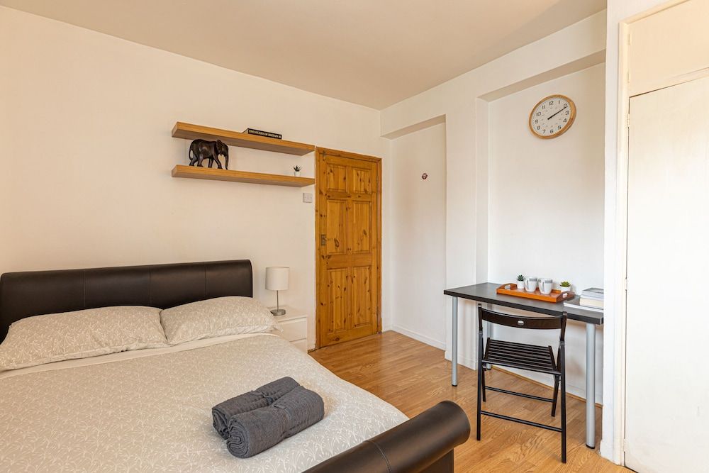 Tower Bridge Accommodation - 1 Triple Room 01 - near Tower of London & Shoreditch 4