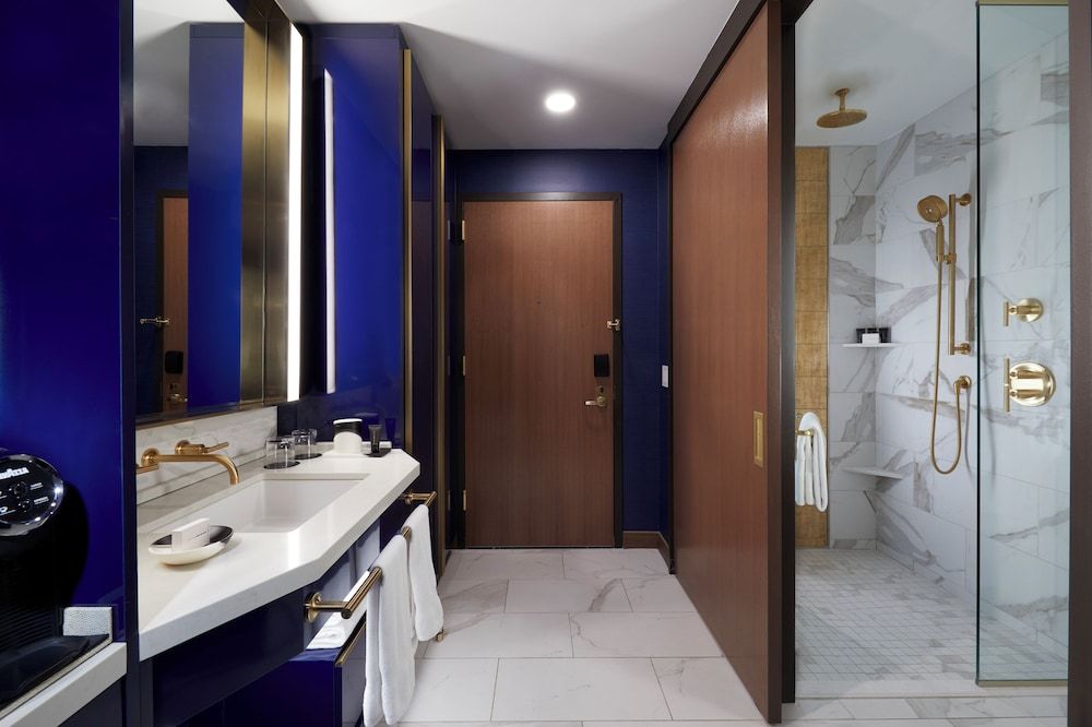 Superior Room, 1 King Bed, Balcony