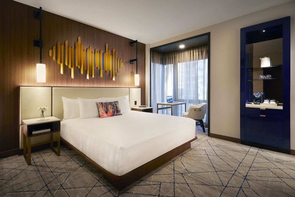 Deluxe Room, 1 King Bed