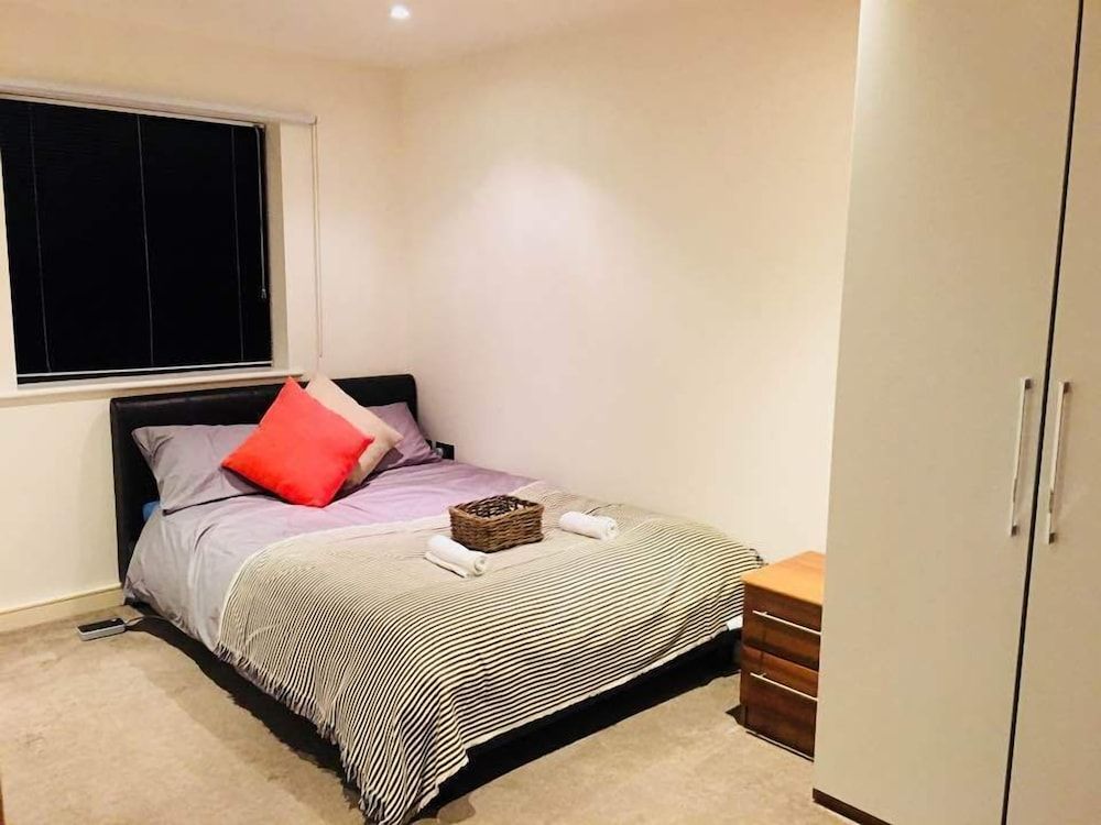 undefined 2bed 2bath apartment in kings cross 9