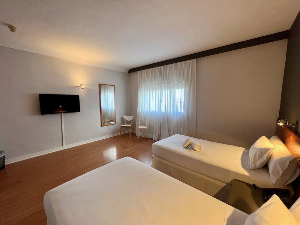 AP Hotel Madrid Airport Twin Room 2