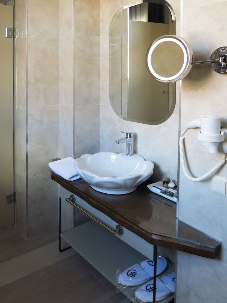 undefined Galatahan Hotel 3