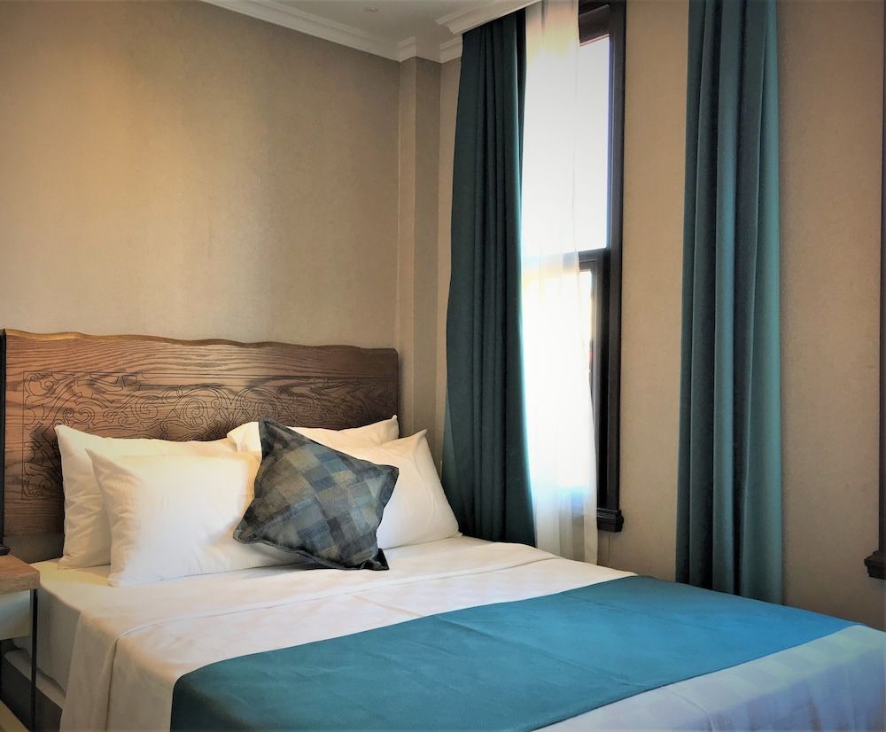 undefined Galatahan Hotel