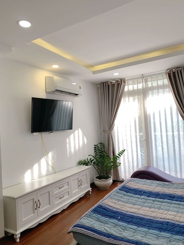 undefined Tropical House 10