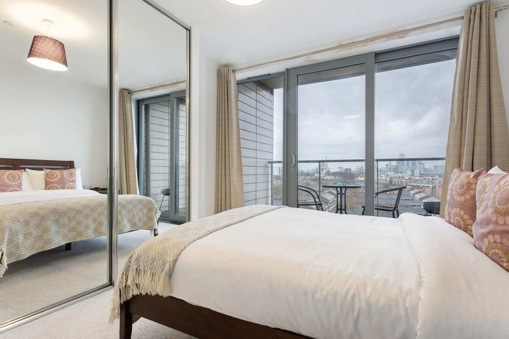 undefined Modern 1 Bedroom Apartment Near Canary Wharf With Balcony 5