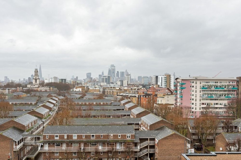 undefined Modern 1 Bedroom Apartment Near Canary Wharf With Balcony 4