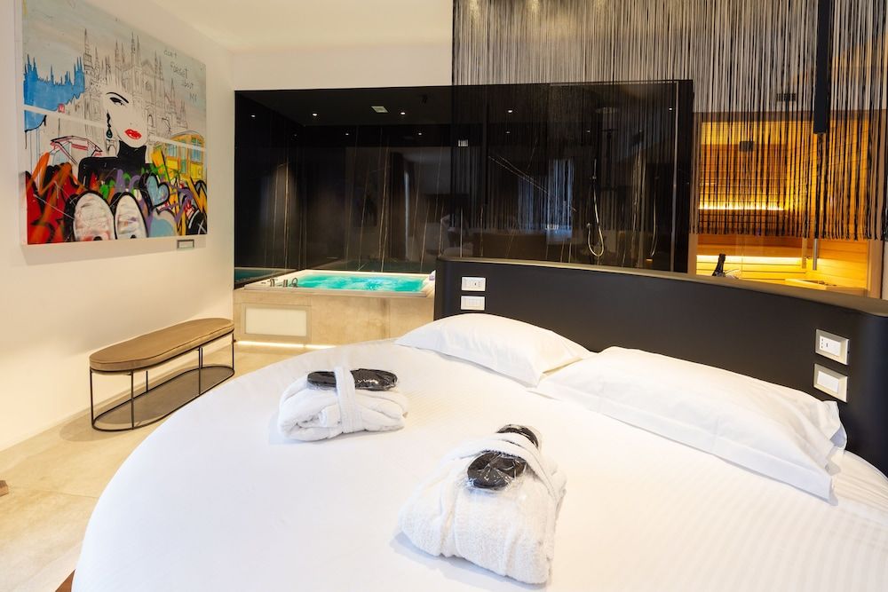 Suite, 1 Bedroom, Hot Tub (sauna and emotional shower)
