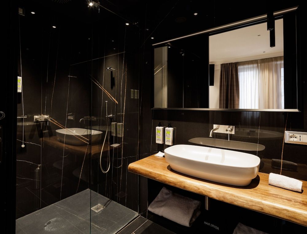Junior Suite, 1 King Bed, Hot Tub