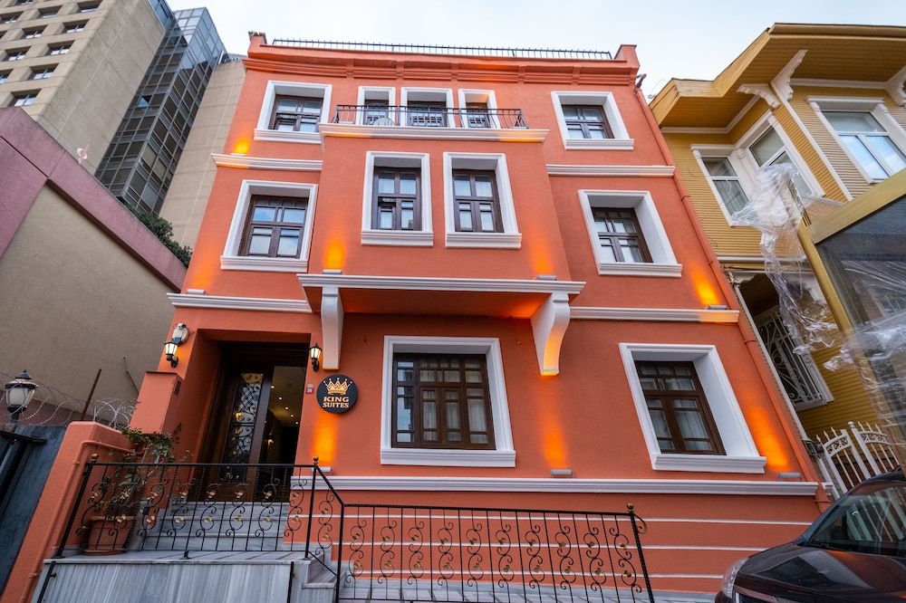 undefined King Suits Hotel 6