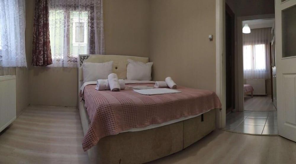 Step Apartments Deluxe Apartment 4