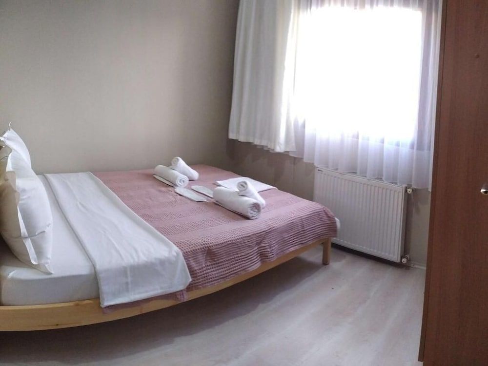 Step Apartments Deluxe Apartment 3